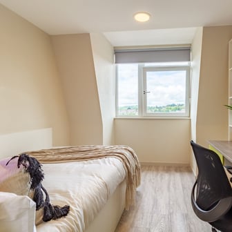 Bronze En Suite - Image 1